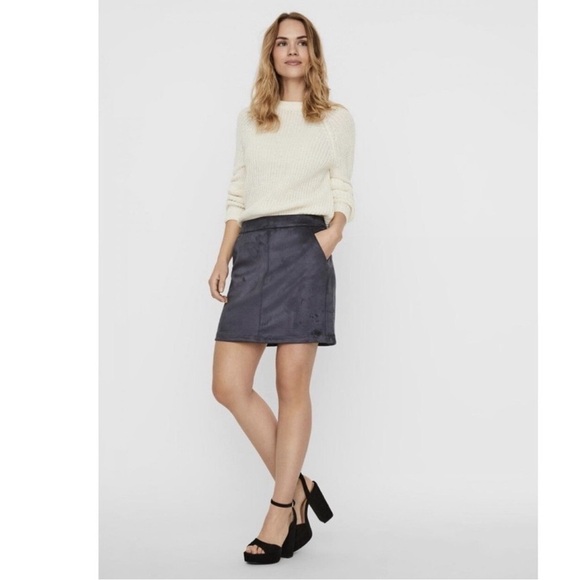 Vero Moda Faux Suede Mini Pencil Skirt in Asphalt Size XS - Picture 2 of 8